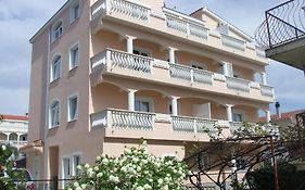 Rooms & Apartments Ana 2